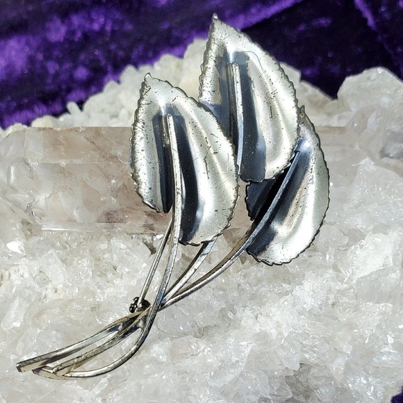 VINTAGE JEWELART Sterling Silver Leaves Brooch/Pin - Picture 1 of 8
